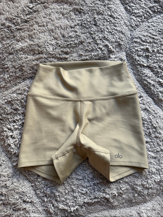 ALO Yoga Pants - ALO Yoga High-Rise Bike Shorts in Beige 2’